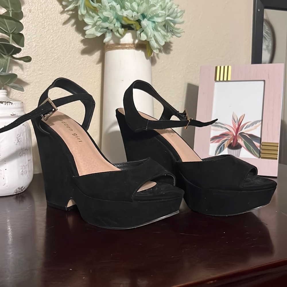 Never Worn Suede Madden Girl Wedges